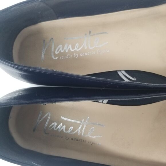 Annette Studio by Nanette Lepore. Cute flats with silver studded bow. - Picture 9 of 15